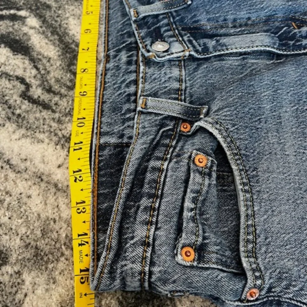 Levi's 541 Athletic Taper jeans designed for athletic builds‎ cotton denim 31x32